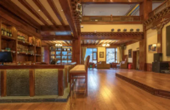 Shangri-La Snow Mountain Hotel On the Cliff