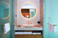 Fuxian Lake Emerald Bay Hotel (Cambrian Town)