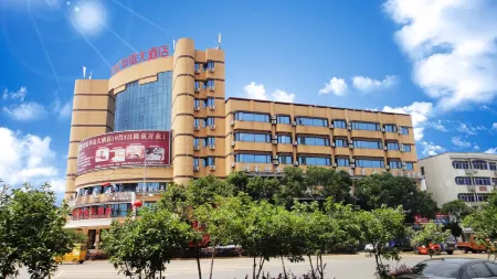 Shiji Huating Grand Hotel Отели рядом с достопримечательностью «Dangui Square»