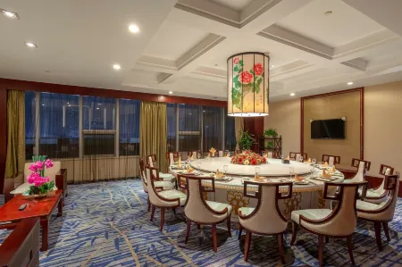 CYTS Greentree Eastern International Hotel Отели рядом с достопримечательностью «Jiading Wistaria Garden»