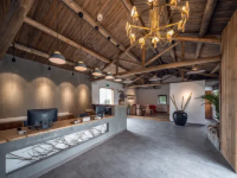 Haiyan huanting fengyi bieyuan