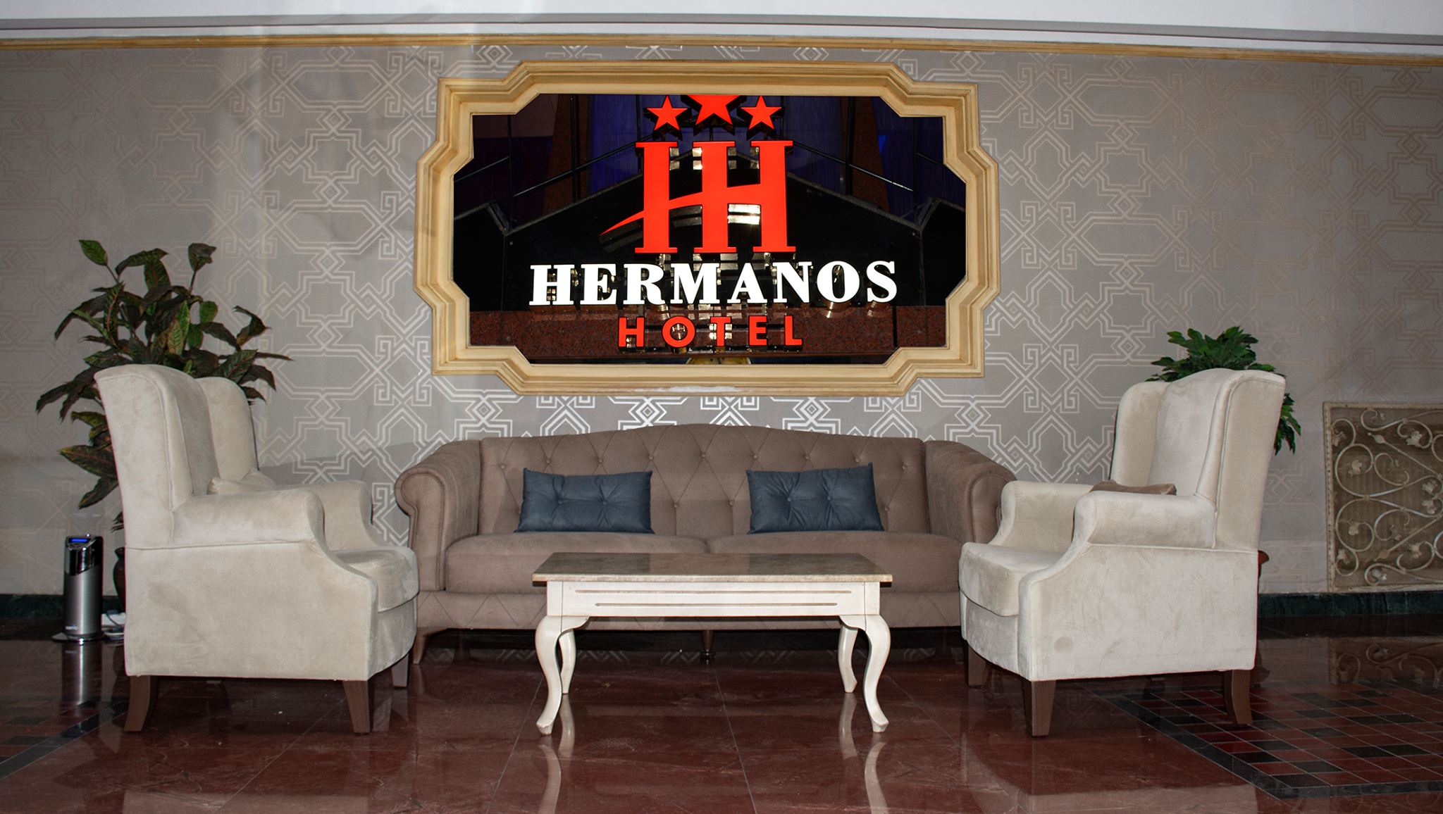 Hermanos Hotel