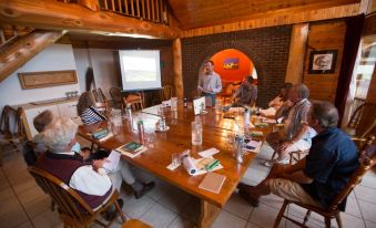 Yellow Cedar Lodge - Housity