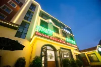 Yake Town Holiday Hotel (Changchun Railway Station Xintiandi Shopping Park Branch) Hotels in Manchukuo palace / Xintiandi Area