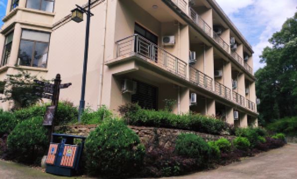 Xi chuan xiang yuan bin guan - Housity