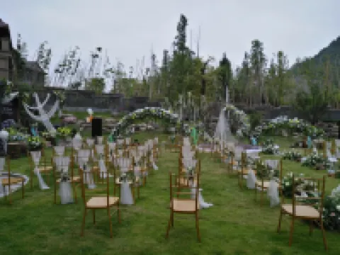 24° North Latitude Theme Hotel