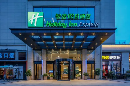 Holiday Inn Express Chengdu Xindu Отели рядом со станцией Chengdu Xindu Railway Station