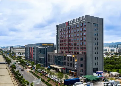 Zhuhai Art Exhibition International Hotel (Mingzhu Station Sam's Club) Отели рядом с достопримечательностью «Чжухайский колледж Пекинского Политехнического университета»