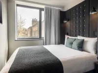 Point A Hotel Edinburgh Haymarket Hotels near Central Library