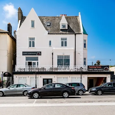 The Strand Hotel, the Former Residence of Oscar Wilde Отели в г. Leabeg Upper