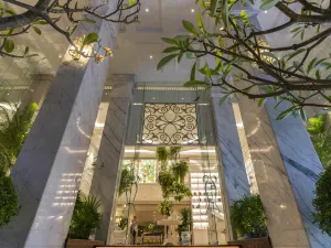 Au Lac Charner Hotel