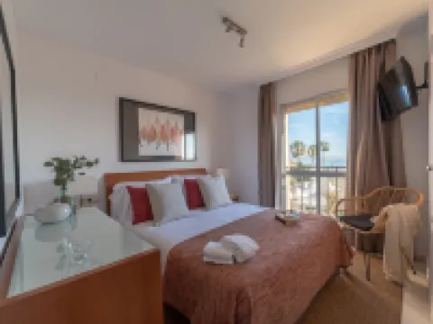 ラマダ  ホテル & スイーツ バイ ウィンダム コスタ デル ソル ミハスのホテル