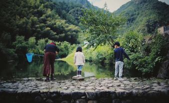 Pujiang Yishanmen Homestay
