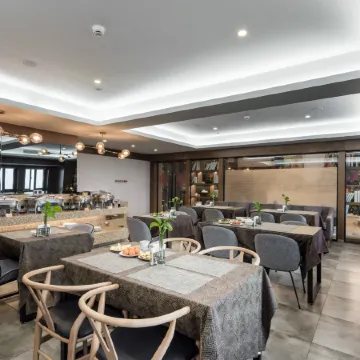 Kresting Hotel (Chongqing Headquarters City) Отели рядом с достопримечательностью «Чунцин Цзян и Улицы и начальная школа»