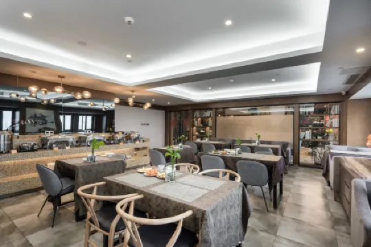 Kresting Hotel (Chongqing Headquarters City) Отели рядом с достопримечательностью «Chongqing Hongyan Revolutionary Museum»