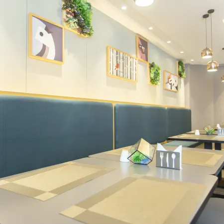 Homeinn Selected Hotel (Heihe Central Avenue Pedestrian Street)