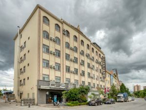 Crowning Clouds Hotel