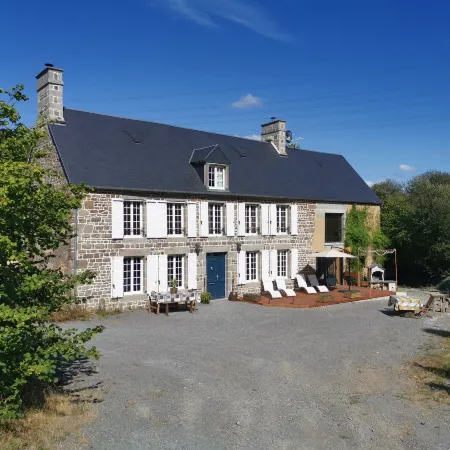 Domaine Lvd Avec Spa, Bois et rivière privée