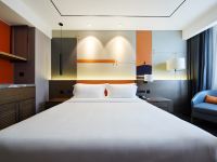 桔子水晶杭州武林广场银泰酒店 - 现代主义豪华大床房