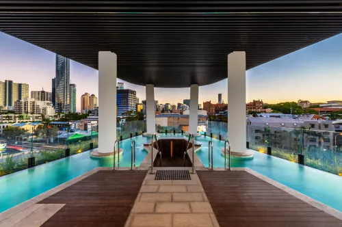 FV Brisbane by Peppers - Rooftop Pools