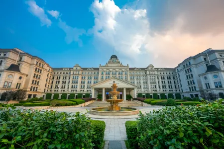 Grand Palace Resort Отели рядом с достопримечательностью «Xiaoputuochan Temple»