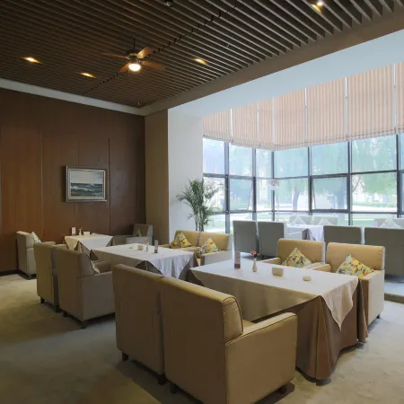Cuixia Lake Hotel