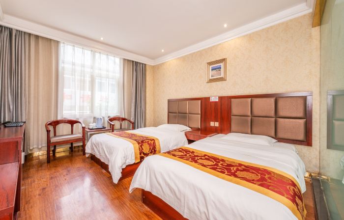 Huangling welcome business hotel