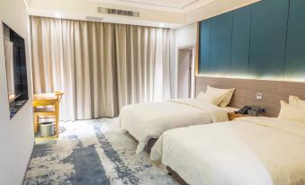 Riyuehu Mountain Hotel (Shangqiu South Railway Station)