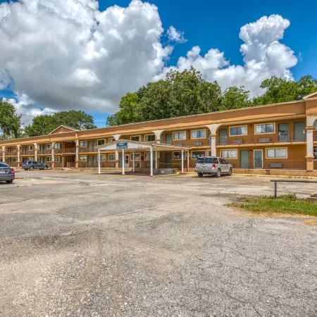 Budget Inn and Suites