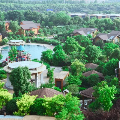 Phoenix Hotspring Resort Hotels near Tianzhuang Ancient Street