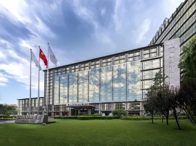 Kuntai Royal Hotel Beijing Отели рядом с достопримечательностью «Sandong Qilou Coloured Glaze Memorial Archway»