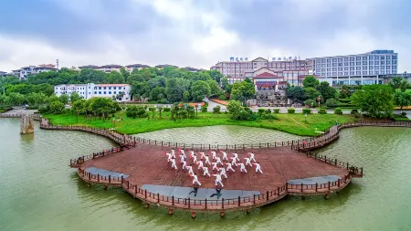 Mochou Lake International Hotel Отели рядом с достопримечательностью «Xianling Mausoleum»