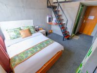 广州199艺术公寓 - 复式温馨双床房