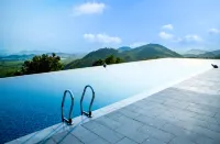 Green Field Manor - Rooftop Pools