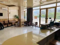 Xiaobai Hotel (Yiheng Night Market High Speed Rail Station)