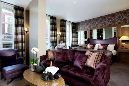 Macdonald Windsor Hotel Отели рядом с достопримечательностью «Dramatica»