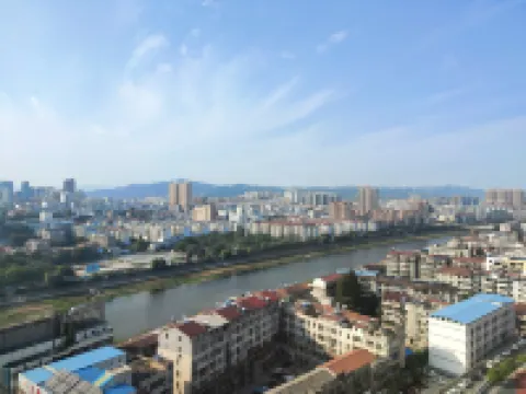 ‌Haotai Hotel (Dawu Experimental Secondary School, Central Bus Station) Hotel di Dawu