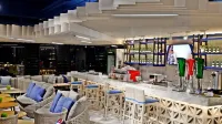 The Zuri Dumai - bar