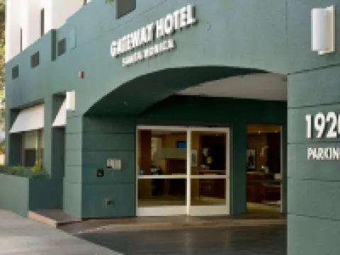Gateway Hotel Santa Monica Hotels near Mt Olive Lutheran Church