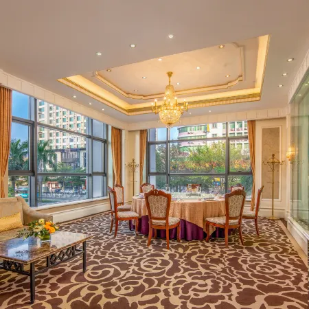 La Palazzo Hotel