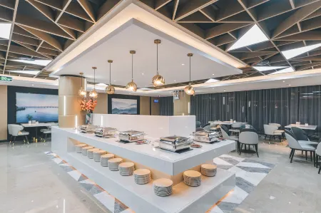 Atour Hotel  Huzhou Dongwu Yintai South Street Отели рядом с достопримечательностью «Qiucheng City Ruins»