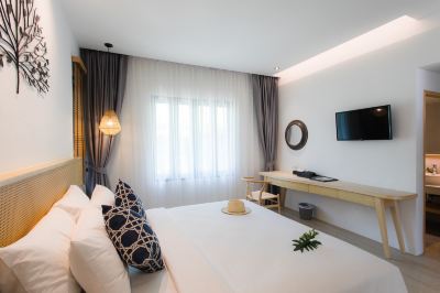 トロピカルヴィラスイート クイーンサイズベッド1台 カタラッキー ヴィラ&プールアクセス プーケットの写真