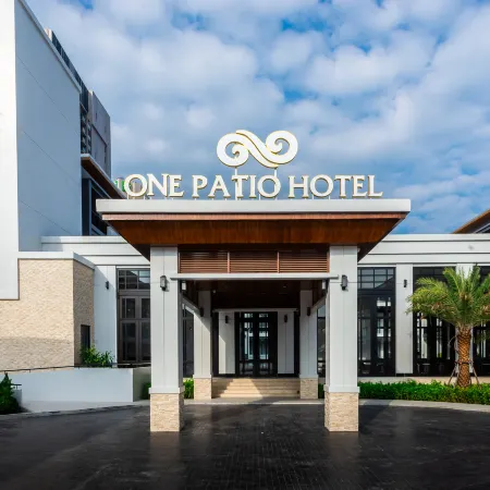 One Patio Hotel Pattaya Отели рядом с достопримечательностью «Кабаре Alcazar»