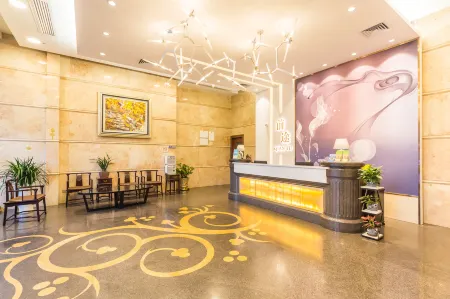 Qiantu Business Hotel(San Shui Guang Chang Dian) Отели рядом с достопримечательностью «Guangdong University of Business Studies»