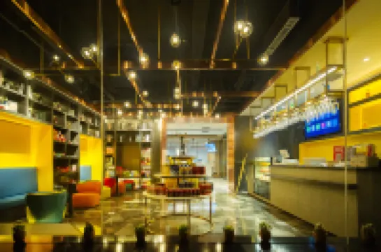 Y Hotel (Xi'an North High-speed Railway Station Fengcheng 12th Road Subway Station) Hotels near Xianbei Railway Station