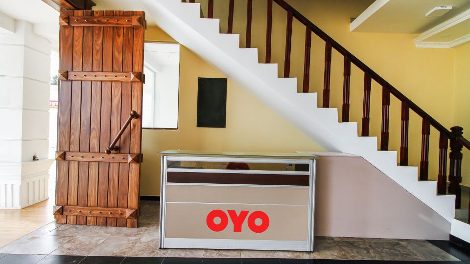 OYO 334 Royal Oshin
