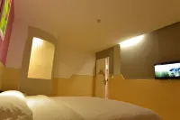 Wanyue Express Hotel (Xingyang Long-distance Bus Central Station)