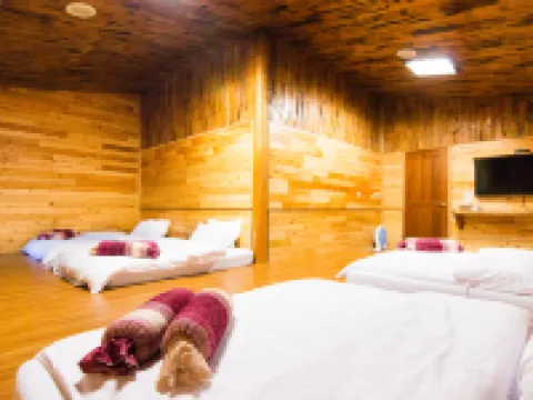 Alishan Sunrise B&B Hotels in Chiayi County