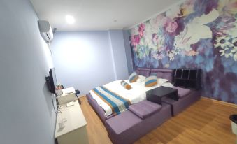 Yongcheng Lily Theme Hotel