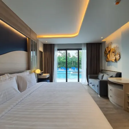 Seabed Grand Hotel Phuket Отели рядом с достопримечательностью «Школа Dowroongwittaya»